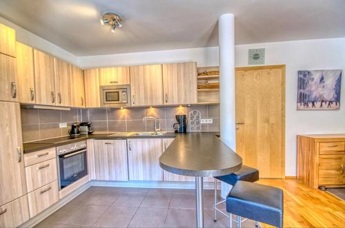Apartment Dunn by Alpen Apartments — 4-Star Luxury Hotel in Bad Gastein, Austria