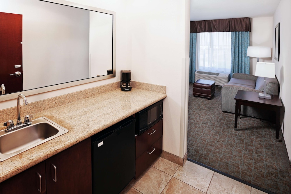 Hampton Inn & Suites Liberal - photo 11