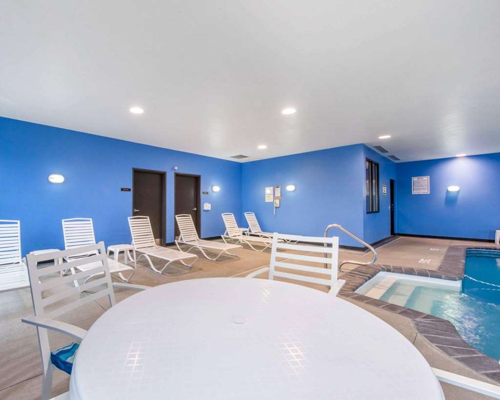 Comfort Suites Altoona North - photo 10