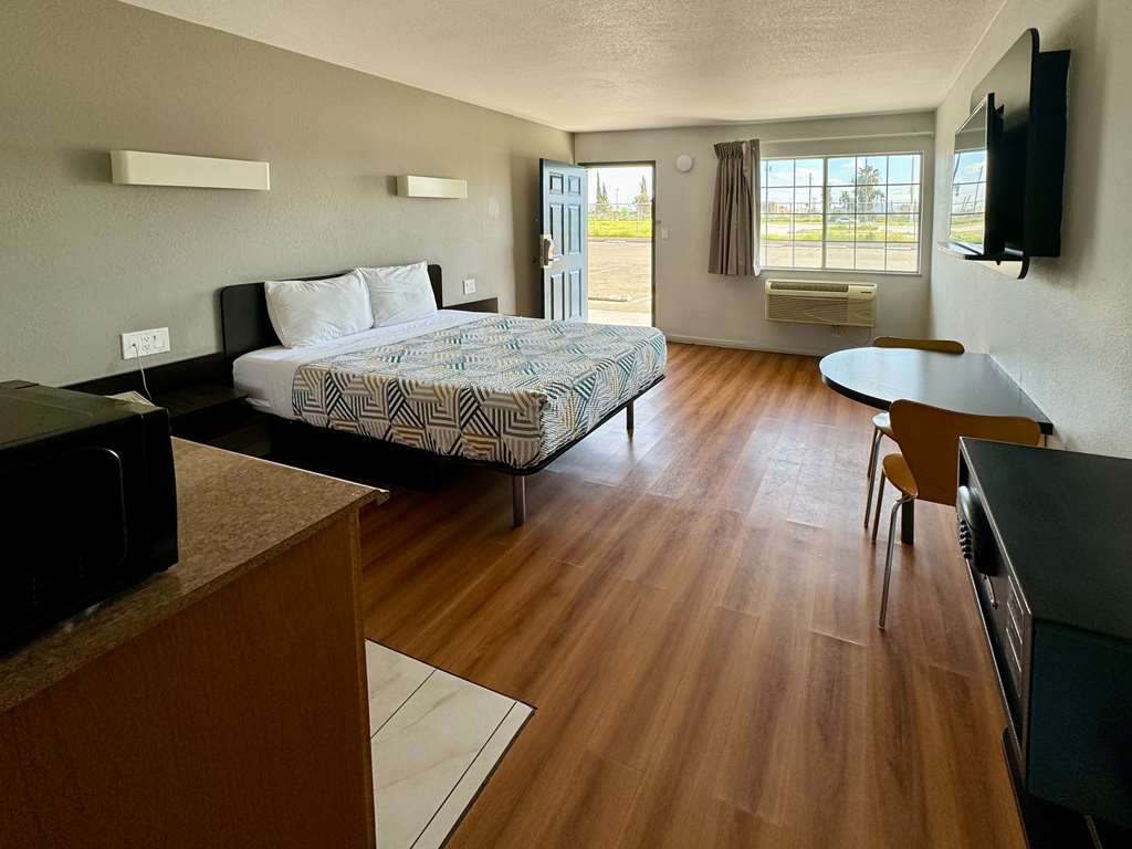 Motel 6 Delano CA - photo 12