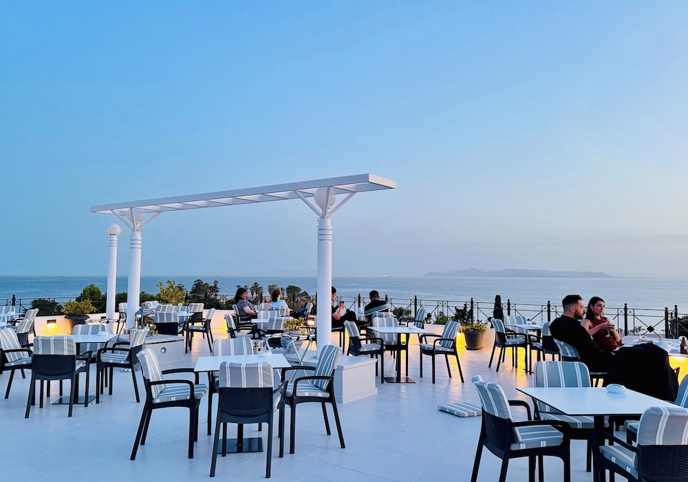 London Hotel - carbon neutral hotel in Glyfada