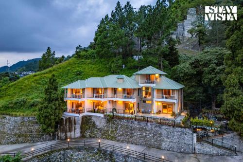 StayVista at The Rasa Bungalow with Lake View Wi Fi — 4-Star Luxury Hotel in Bhim Tal, India