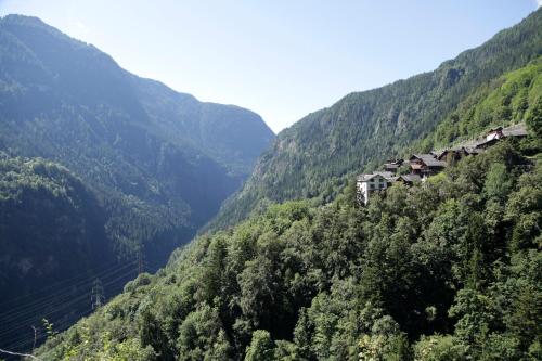 Lieu Secret dans les Alpes Suisses — Salvan — photo 5