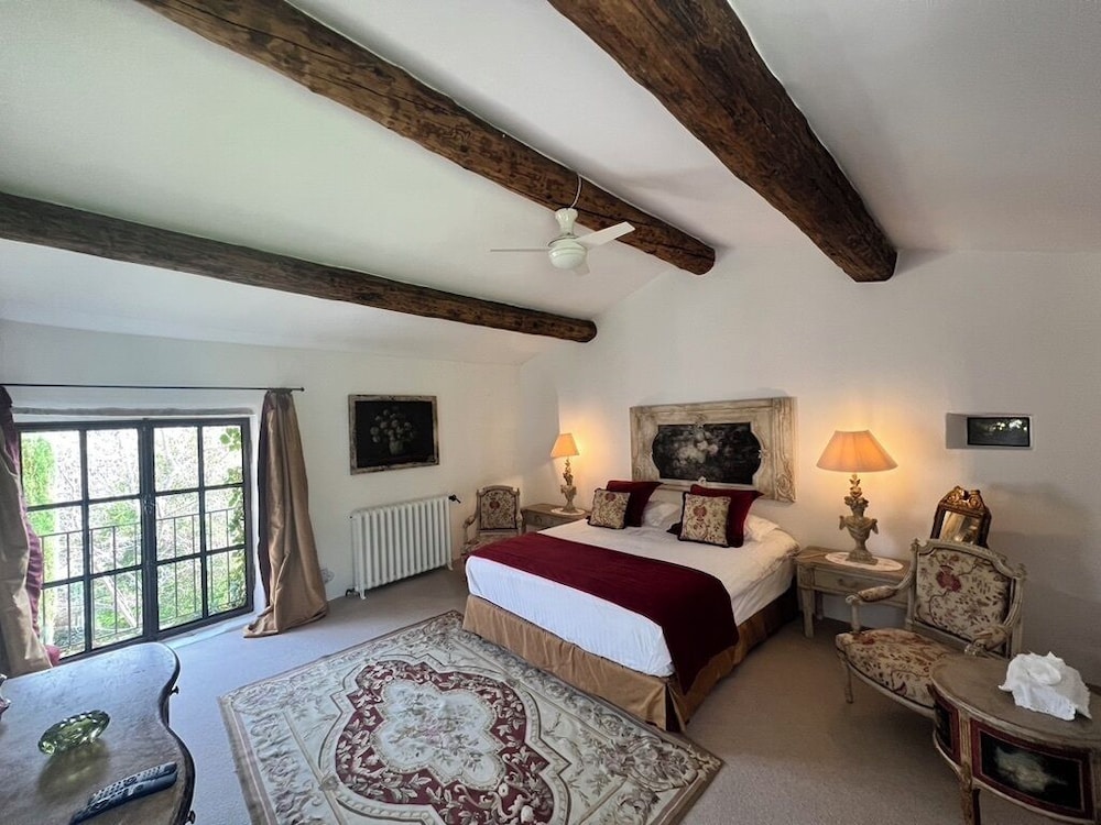Villa Hautvallon — 4-Star Luxury Hotel in Gordes, France