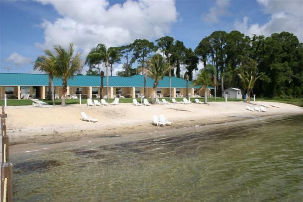 Lake Grassy Inn & Suites - featured photo