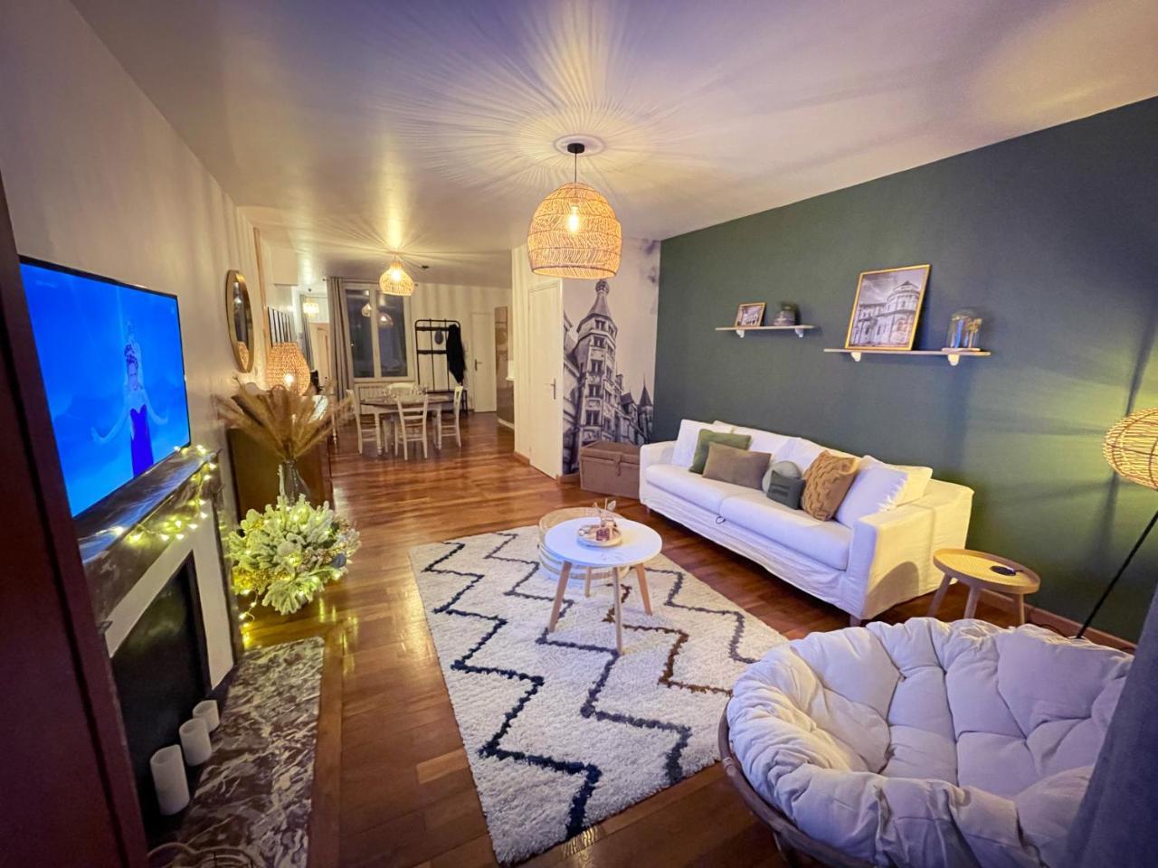 Appartement exclusif de 65 m2 en coeur de ville avec parking accès inclus à salle de sport de 2000m2 Sauna & Hammam — 4-Star Luxury Hotel in Nevers, France