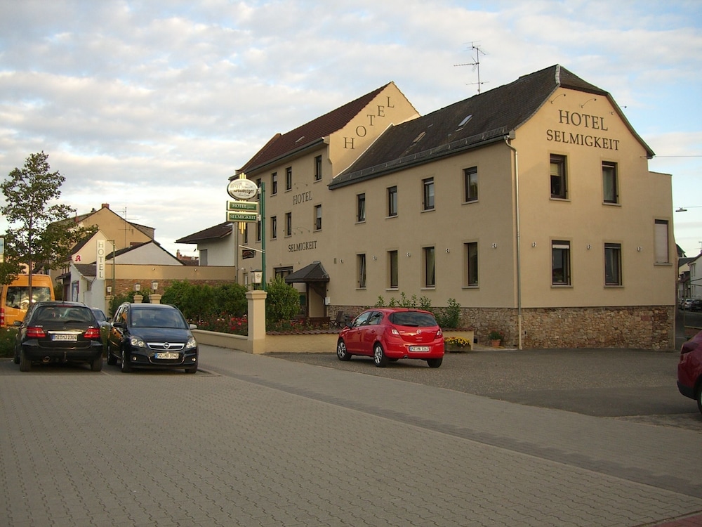 Hotel Weinhaus Selmigkeit - carbon neutral hotel in Bingen Am Rhein