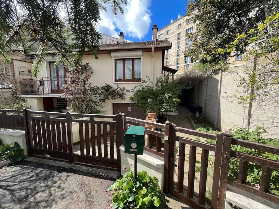 P1 Maison 2min Metro Paris Expo 3 Chambres 3 Lits — 4-Star Luxury Hotel in Chatillon, France