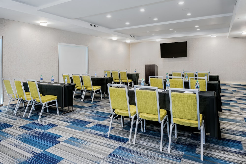 Holiday Inn Express & Suites Austin Round Rock Area by IHG - photo 31