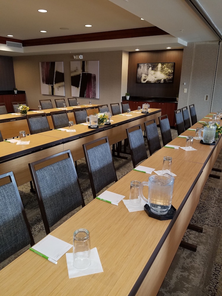 Courtyard Marriott Aksarben Village - photo 29