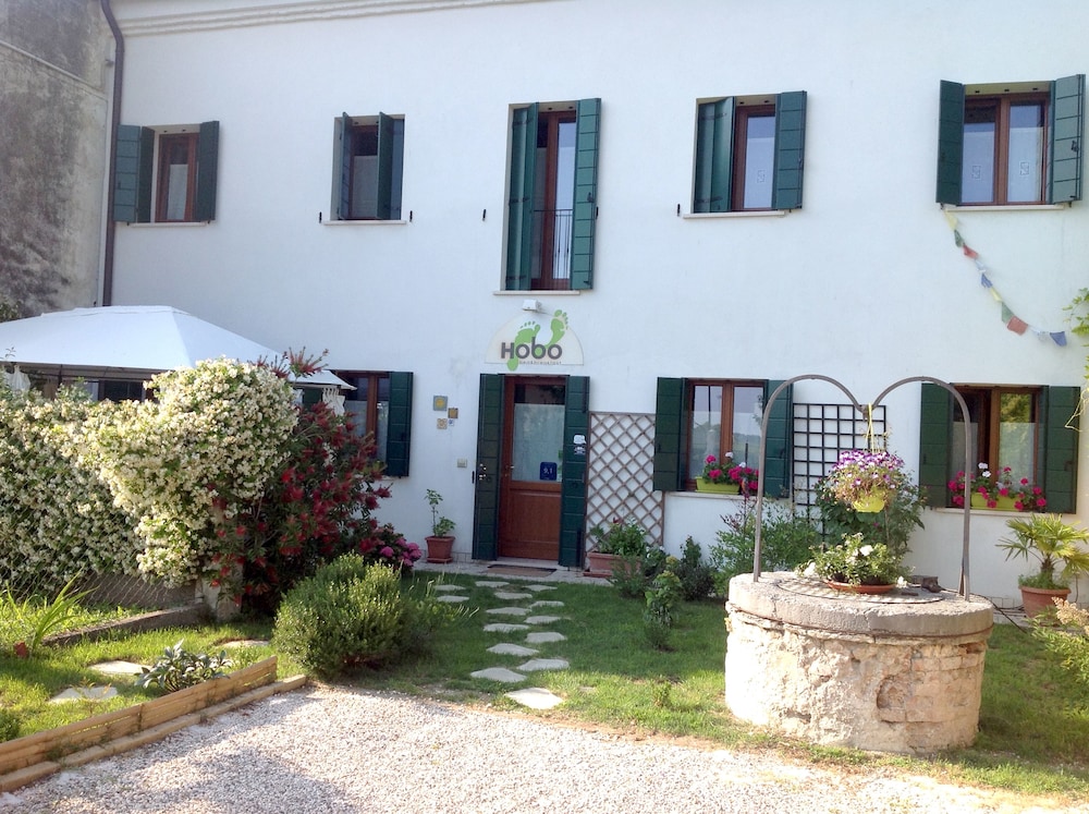 B&b Hobo — 4-Star Luxury Hotel in Mira Taglio, Italy