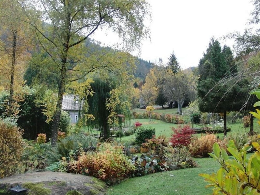 Le Sine Nomine Comfortable Holiday Residence — 4-Star Luxury Hotel in Boersch, France