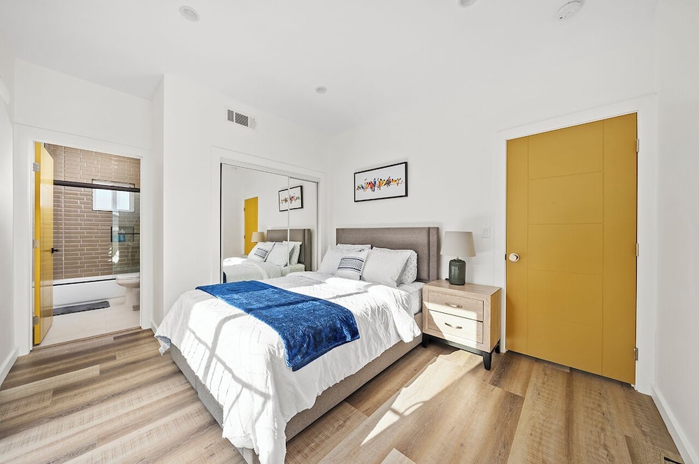 Downtown LA Stylish Bedrooms - photo 18