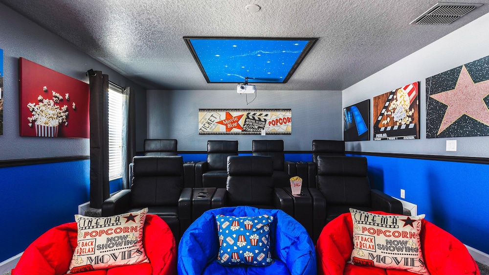Spacious Resort Home: Pool Theater & More - photo 40