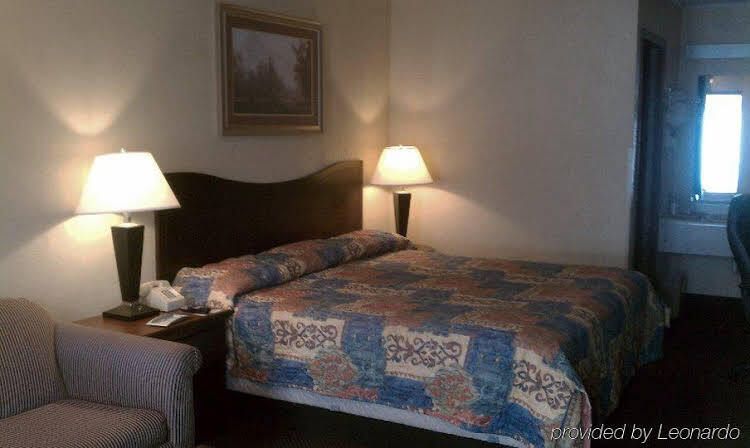 Scottish Inn Knoxville - photo 36