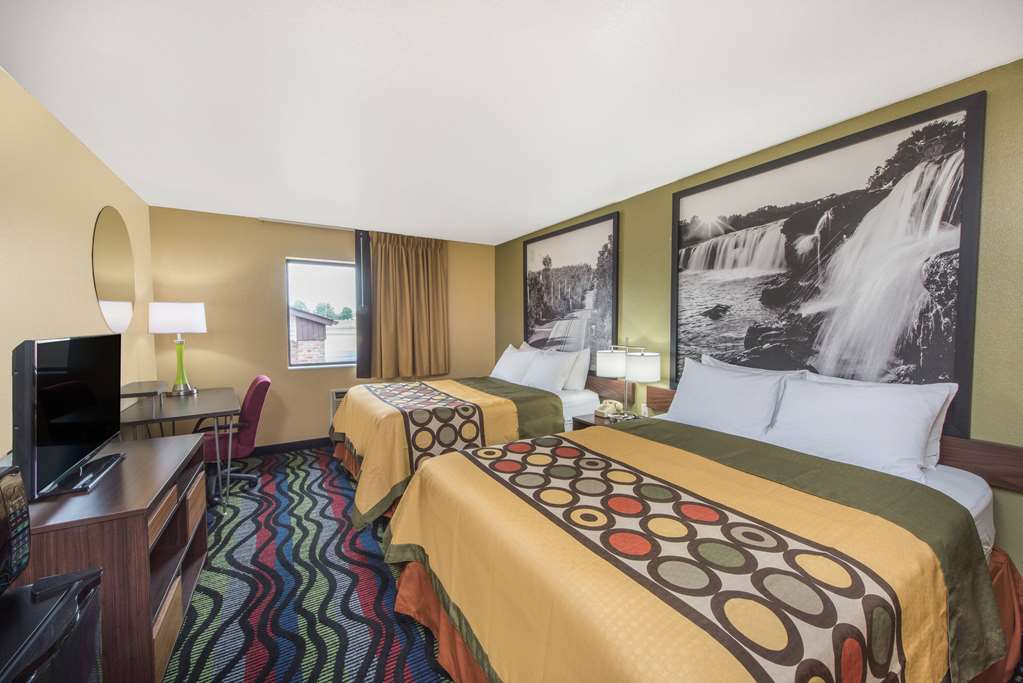 Super 8 by Wyndham Farmington - photo 4