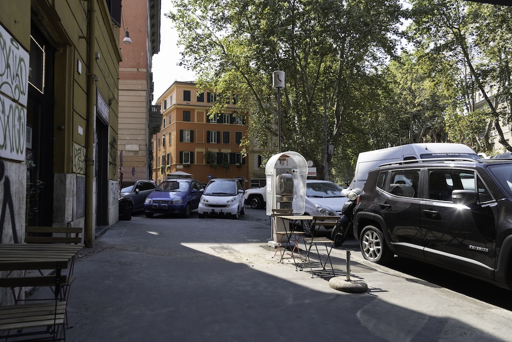 Tiberina Apartments Rome Trastevere — 4-Star Luxury Hotel in Rome, Italy