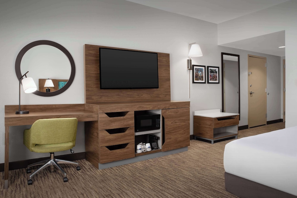 Hampton Inn & Suites Knoxville North I 75 - photo 31