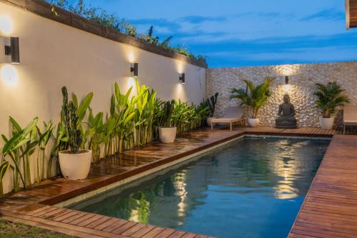 Serene Wooden House 1BR Villa Close to Beach — 4-Star Luxury Hotel in Canggu, Indonesia