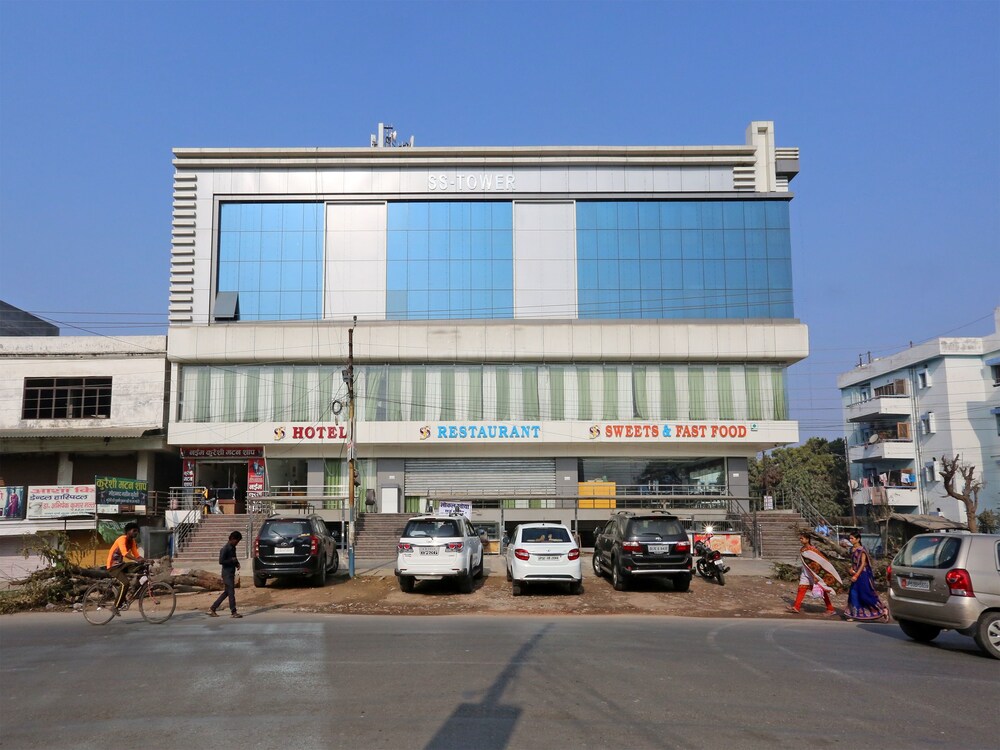 Oyo 11306 Ss Hotel in Gorakhpur, India