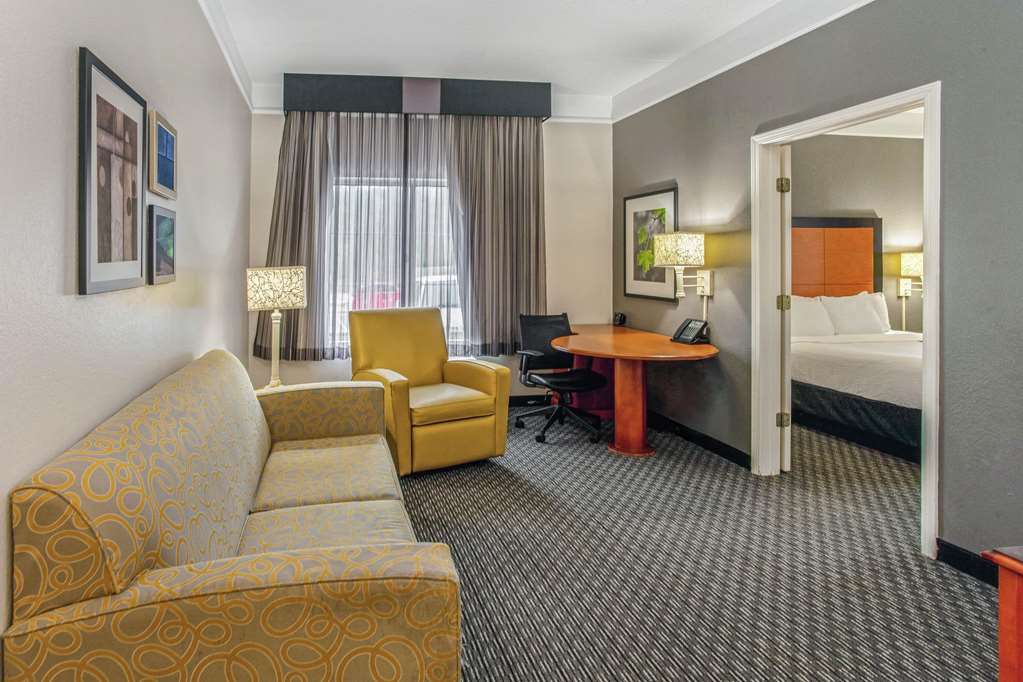 La Quinta Inn & Suites by Wyndham Birmingham Hoover - photo 45