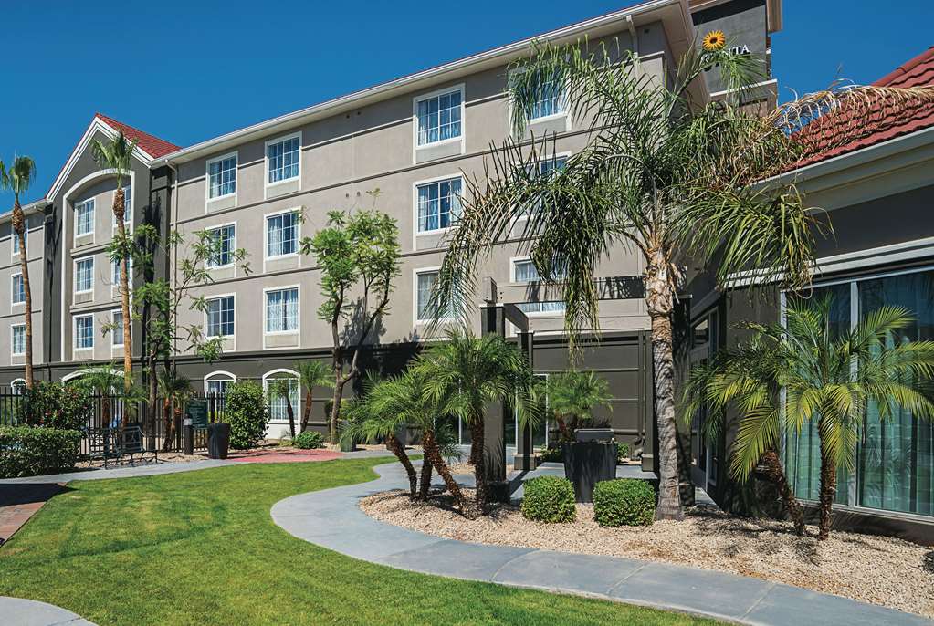 La Quinta Inn & Suites by Wyndham Phoenix Chandler - photo 4