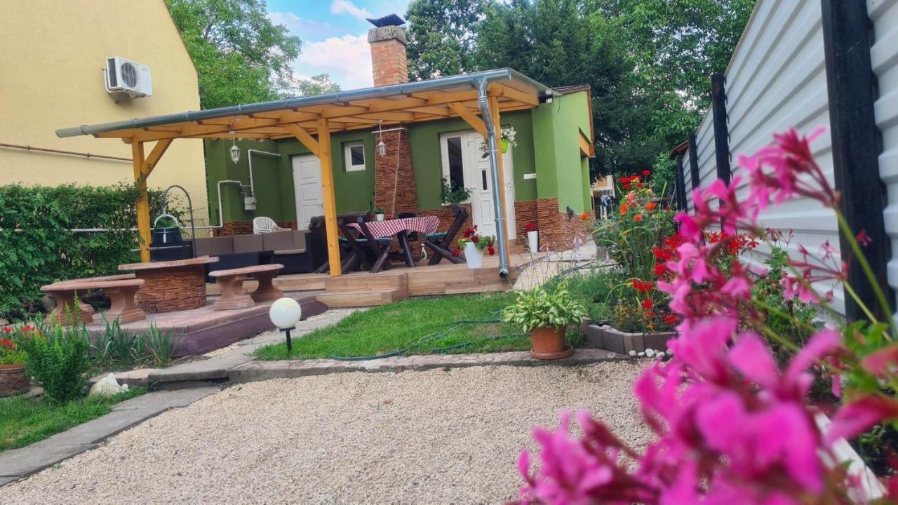 Fiona Kunyhoja Apartmanhaz in Oroshaza, Hungary