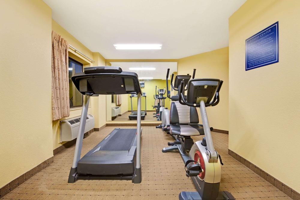 Days Inn & Suites by Wyndham DeSoto - photo 13