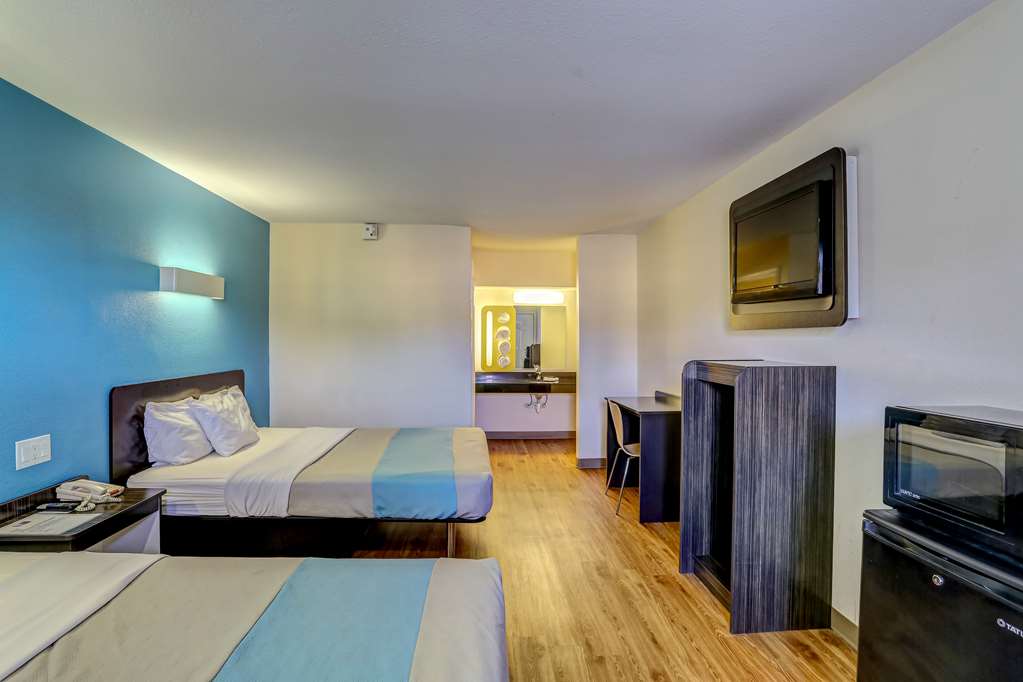 Motel 6 Dickson TN - photo 23