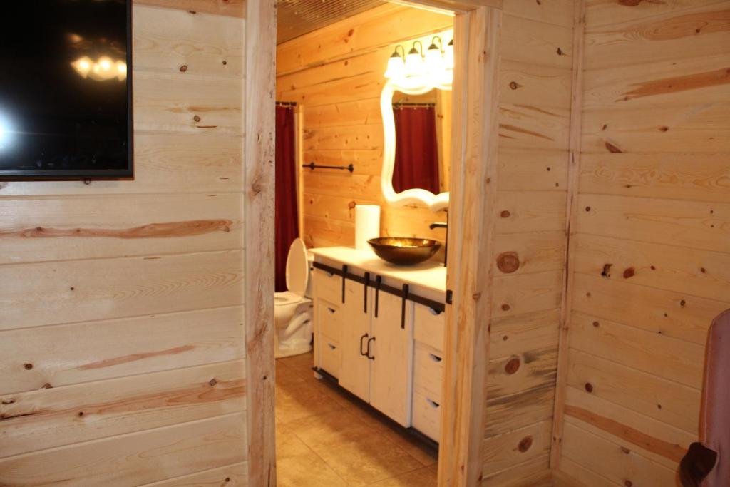 Samantha's Timber Inn - photo 10