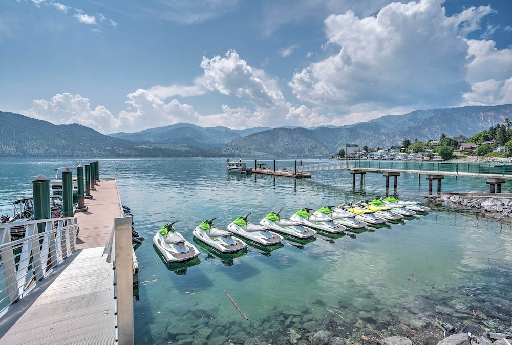 Cozy Manson Condo on Lake Chelan with Pool Access — 4-Star Luxury Hotel in Manson, United States