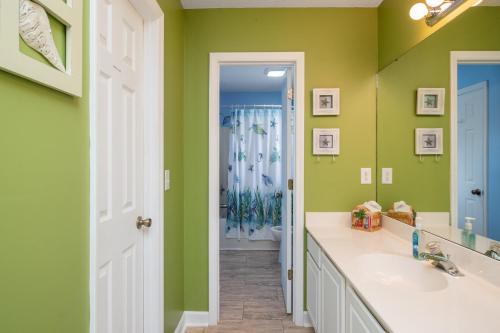 9th Street Sandy Feet by Oak Island Accommodations - photo 40
