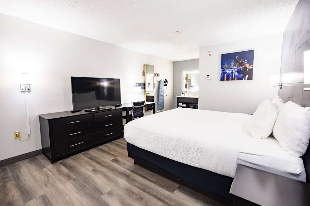 La Quinta Inn by Wyndham Tampa Near Busch Gardens - photo 33