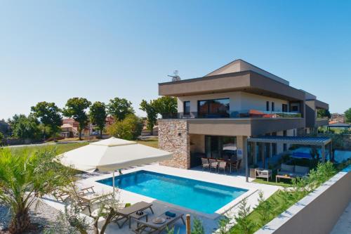 Villa Bavigo for 8 people near Pula with wellness & children playground — 4-Star Luxury Hotel in Marcana, Croatia
