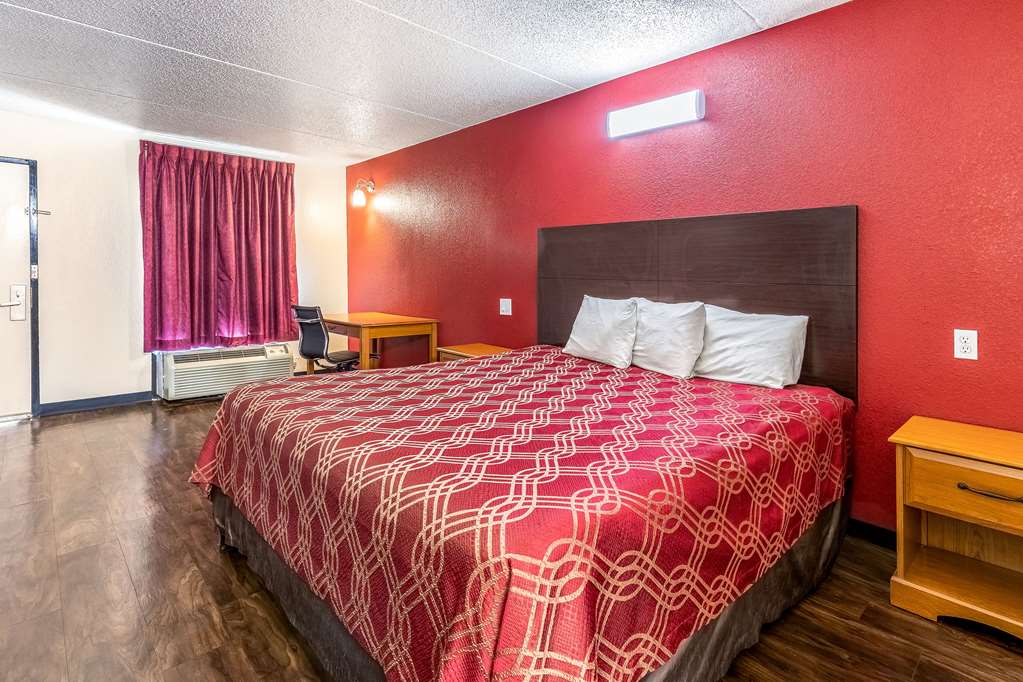Econo Lodge Knoxville West Turkey Creek - photo 12