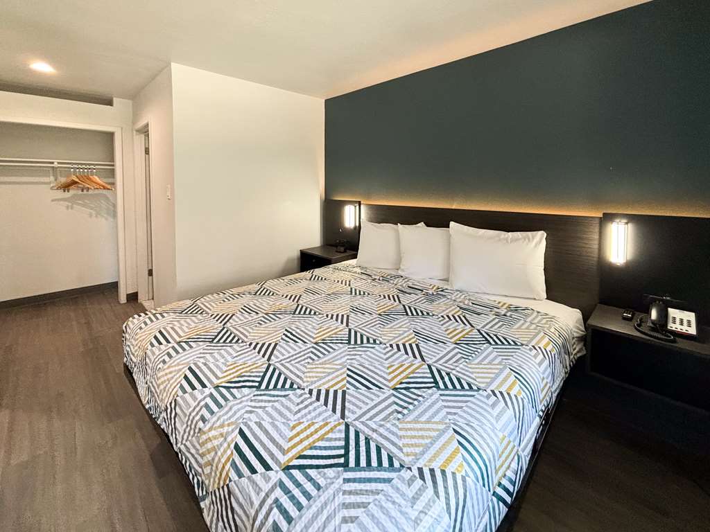 OYO Hotel Irving DFW Airport North - photo 10
