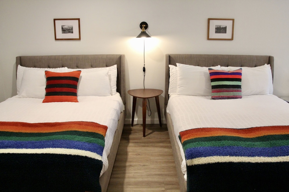 Sierra Blue Hotel & Swim Club - photo 10