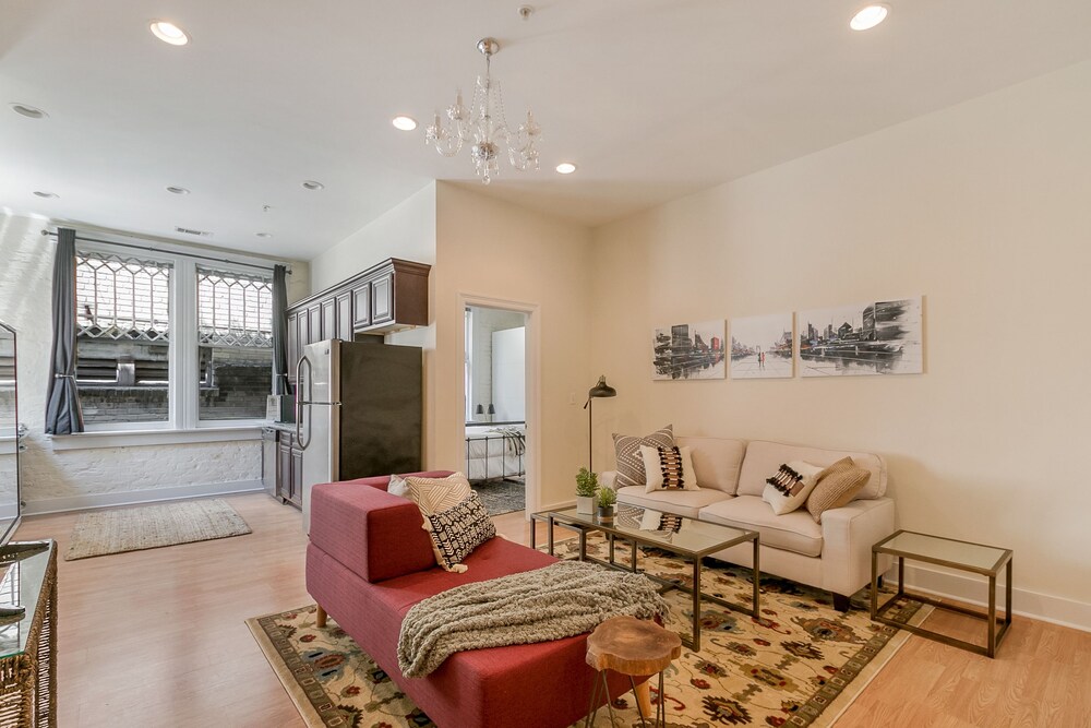 Hip 2BR in Arts Warehouse District - photo 27