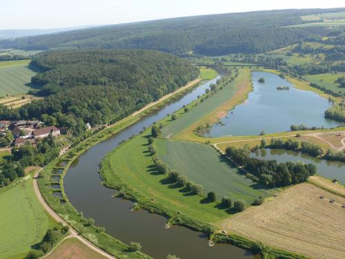 Ferienapartment Mw 2b Hoxter Weserbergland An Der Weser Inkl Kuche Wasche Lan Parkplatz Self Checkin — Hoexter