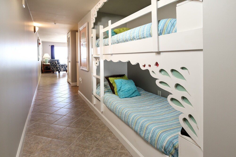 Pelican Isle 215 by RedAwning - photo 6