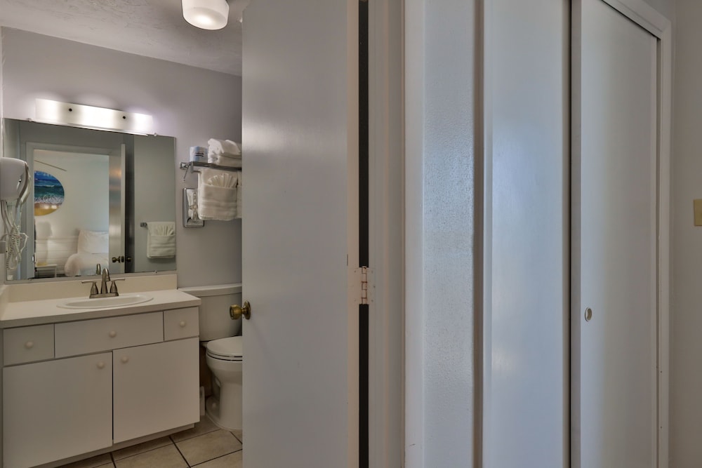 Coastal Waters Inn - photo 155