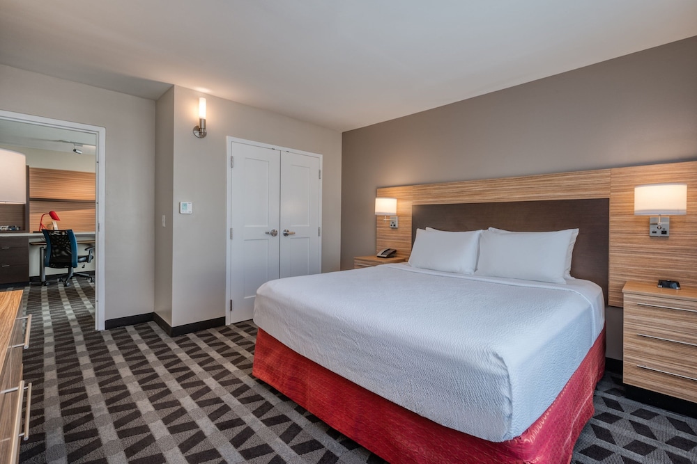 TownePlace Suites by Marriott Indianapolis Airport - photo 20