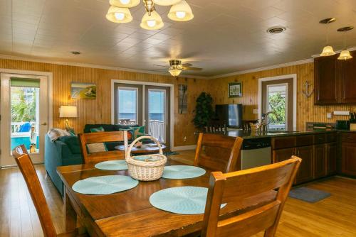 Footprints In The Sand by Oak Island Accommodations - photo 10