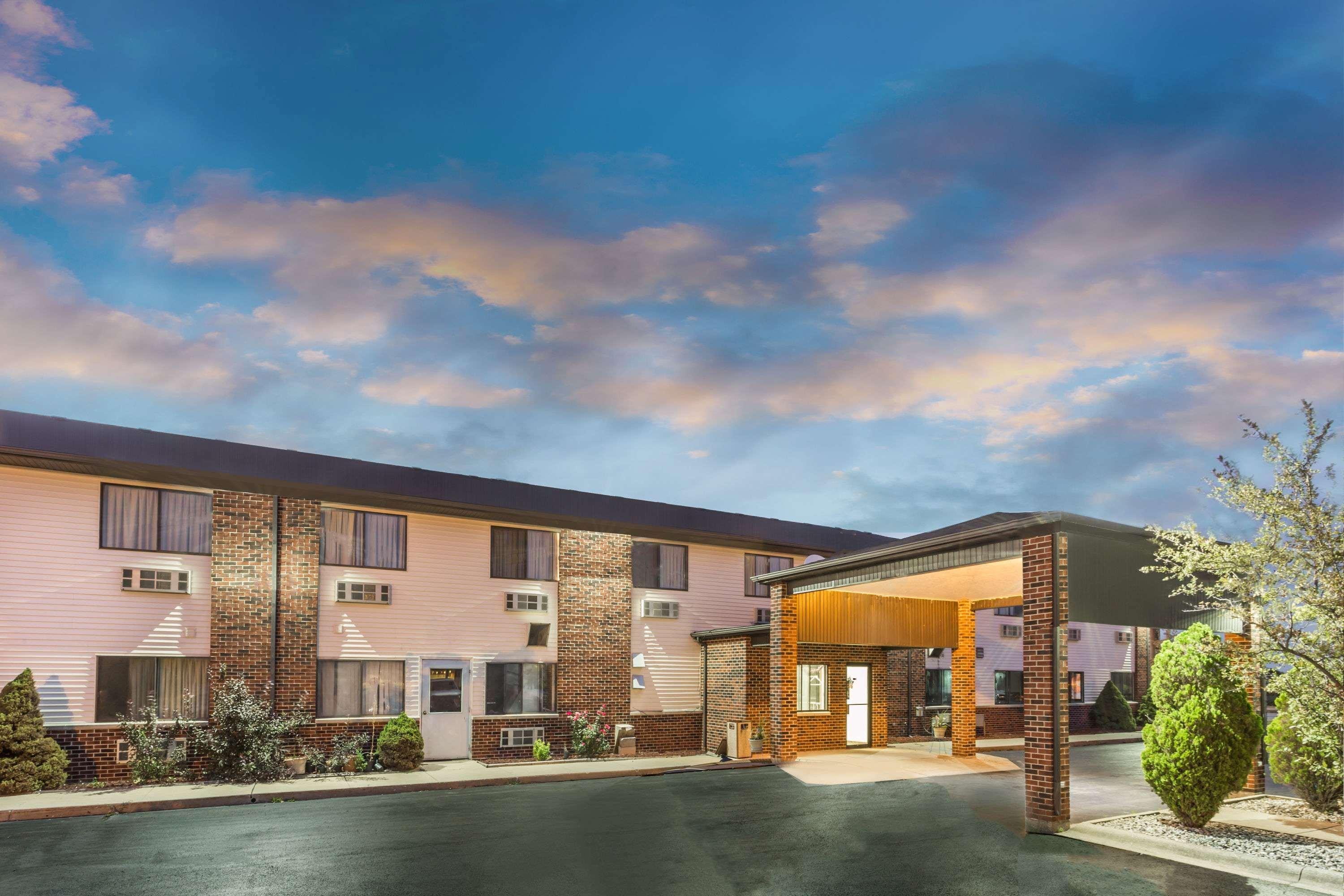 Super 8 by Wyndham Bourbonnais Kankakee Area — hotel in Bourbonnais