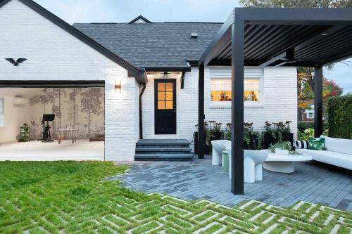 Ivy Grace 4BR RetreatKing Beds & Fireplace in Indianapolis, United States