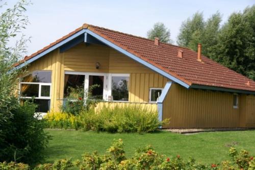 4 Personen ebenerdiges barrierefreies Ferienhaus in erster Reihe zum See in Otterndorf in Otterndorf, Germany