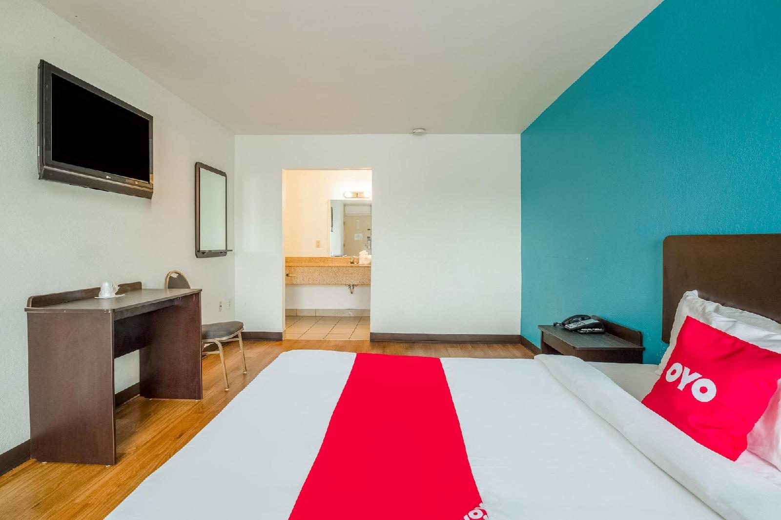 OYO Hotel St. Louis Lambert Airport - photo 18