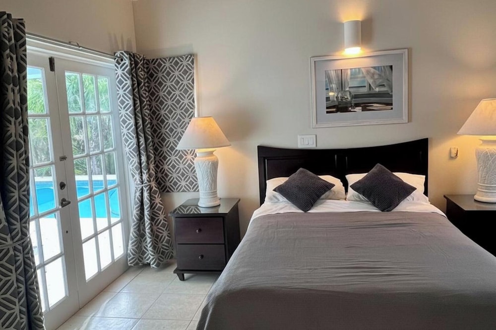 Villa Sleeps 6 Pool Parking Garden — 4-Star Luxury Hotel in Bolands, Antigua and Barbuda