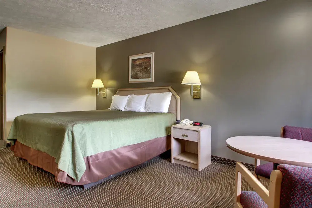 Super 8 Durant - photo 22