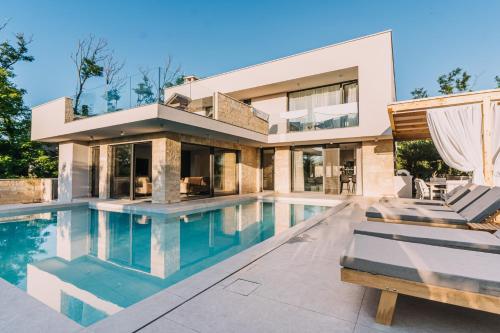 Villa Santa Barbara — 4-Star Luxury Hotel in Privlaka, Croatia